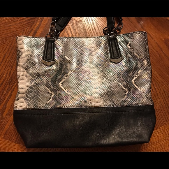 Sharp Iridescent Alligator Print Tote Bag! - Picture 9 of 16